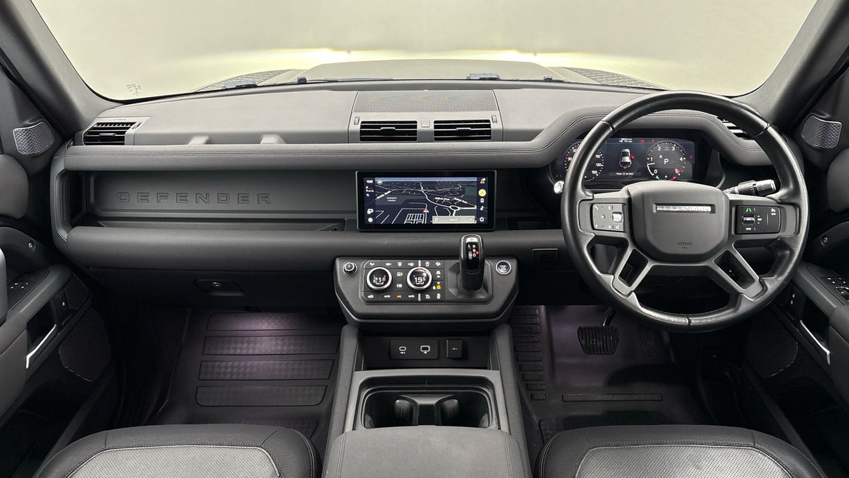 Land Rover Defender 110 Image 12