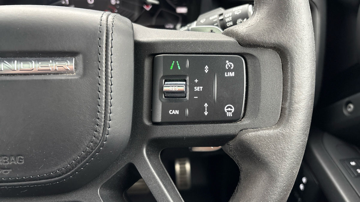 Land Rover Defender 110 Image 14