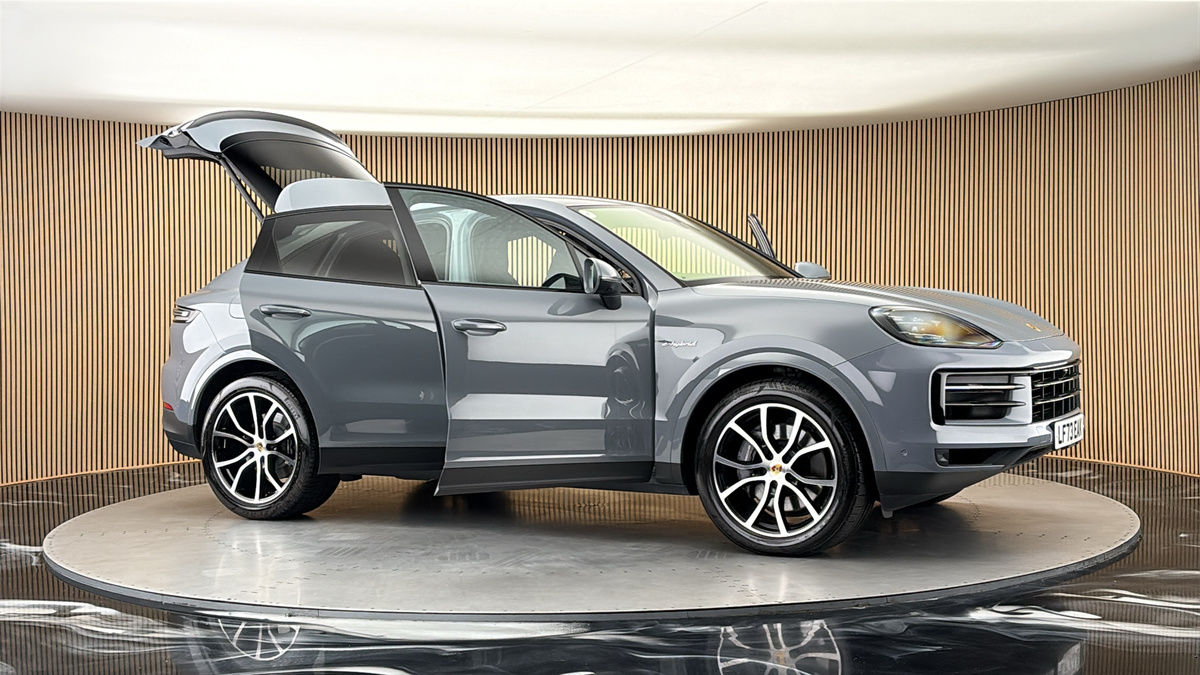 More views of Porsche Cayenne