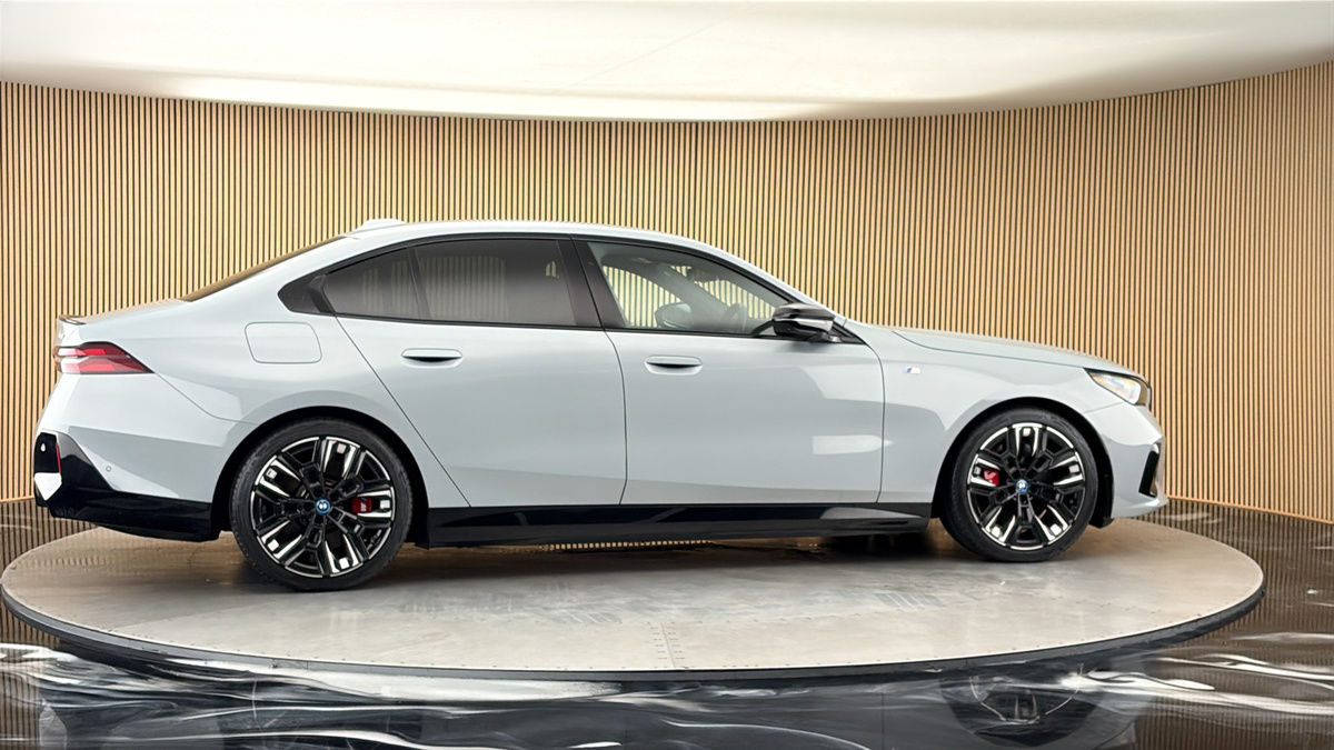 More views of BMW i5
