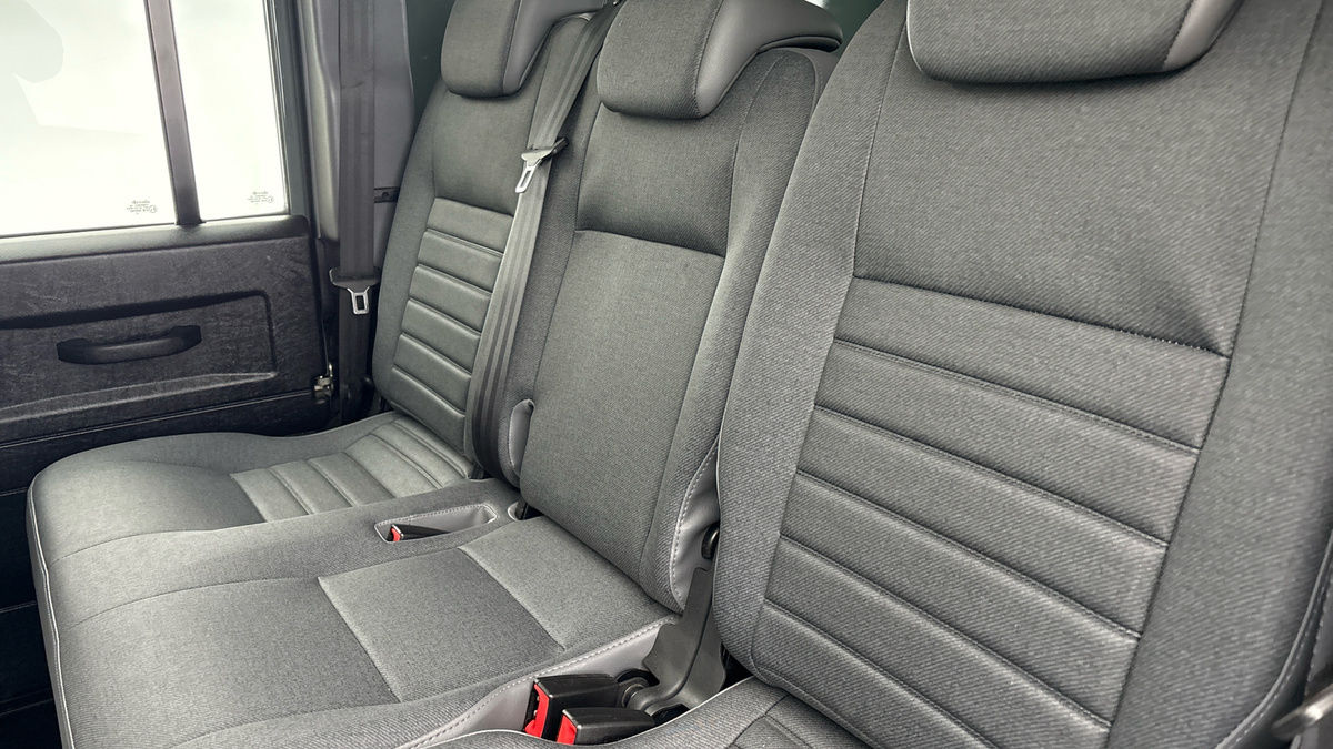 Land Rover Defender 110 Image 8