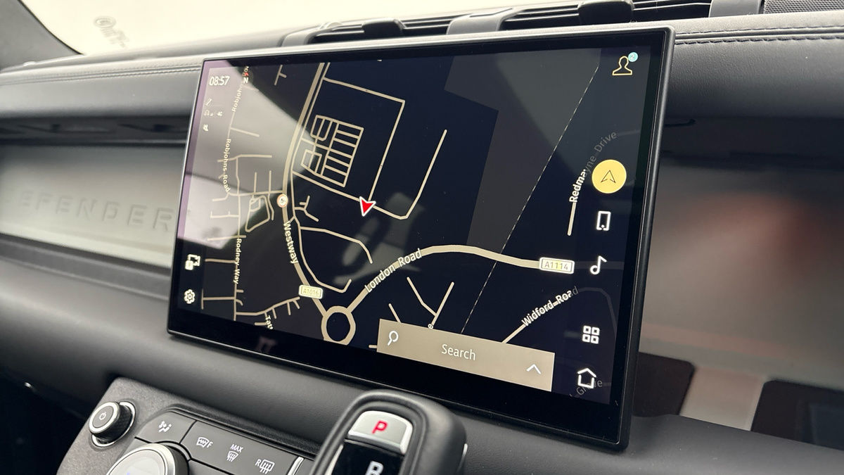 Land Rover Defender 130 Image 17