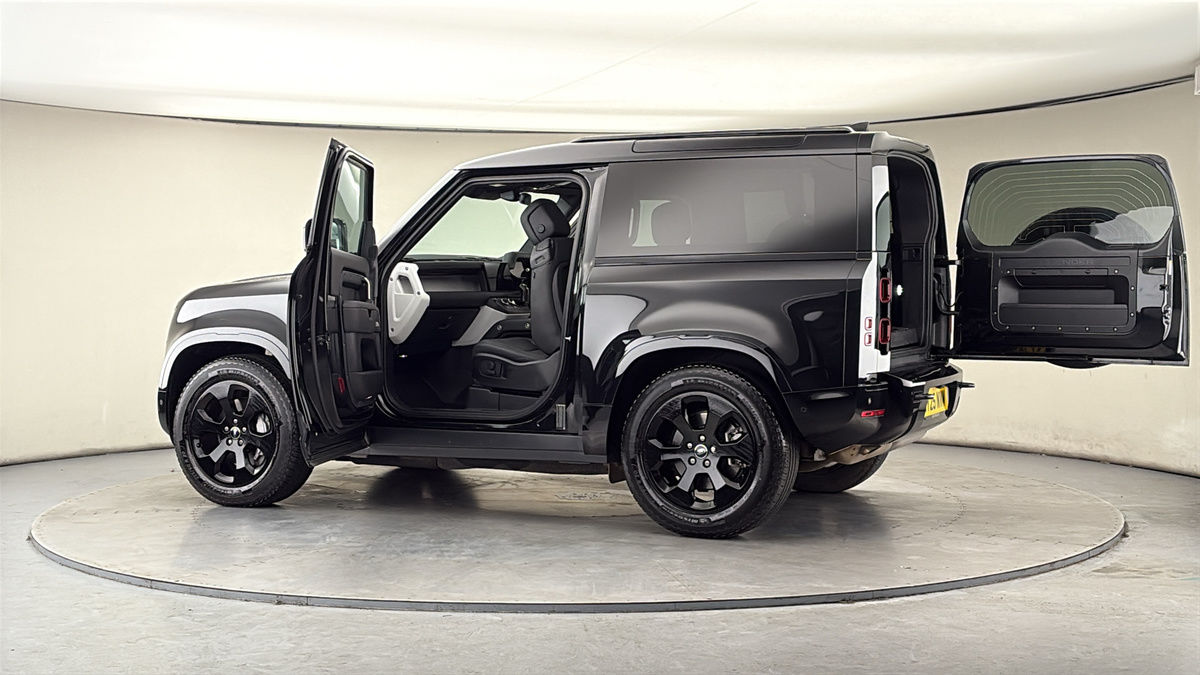 More views of Land Rover Defender 90