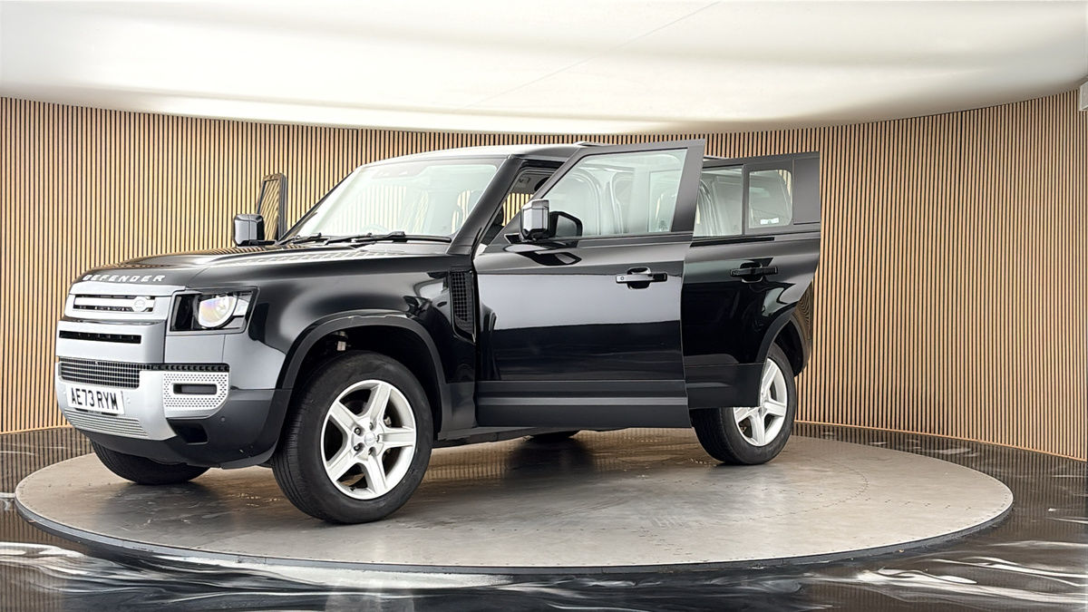 Land Rover Defender 110 Image 22