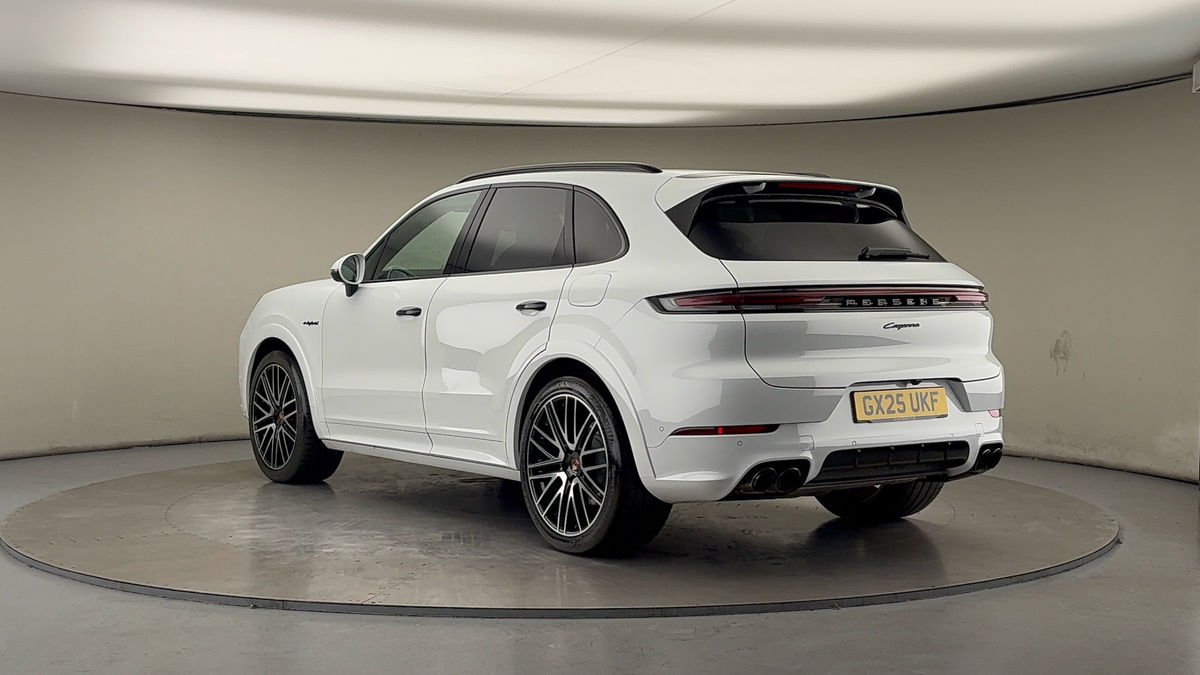 Porsche Cayenne Image 2