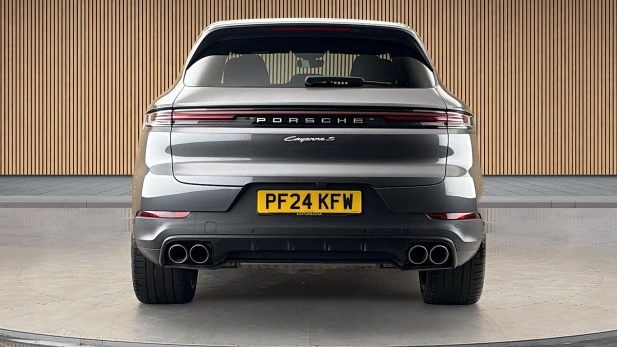 Porsche Cayenne Image 4