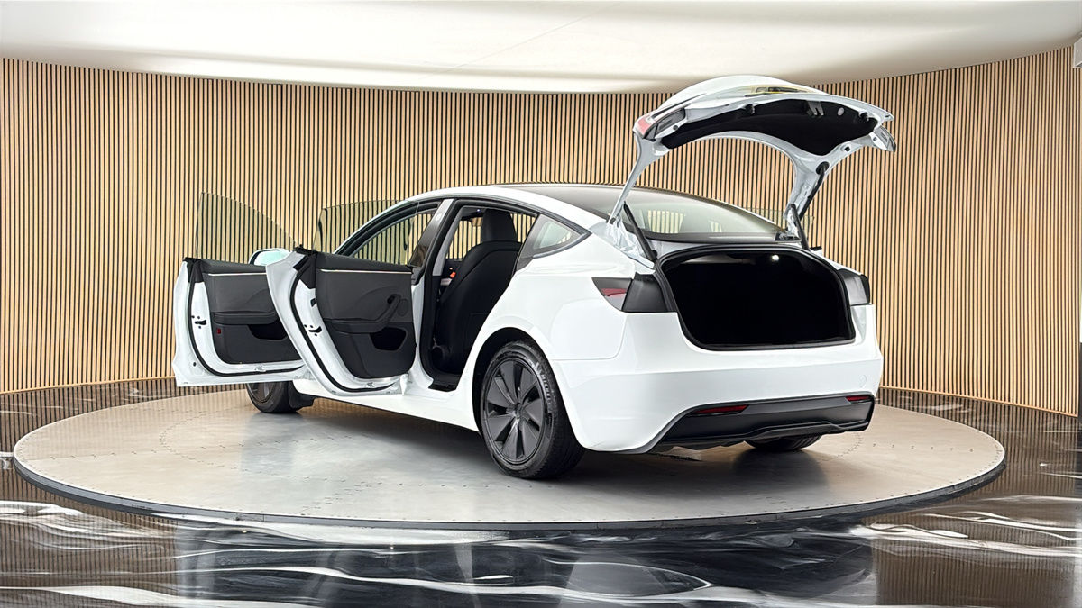 Tesla Model 3 Image 23