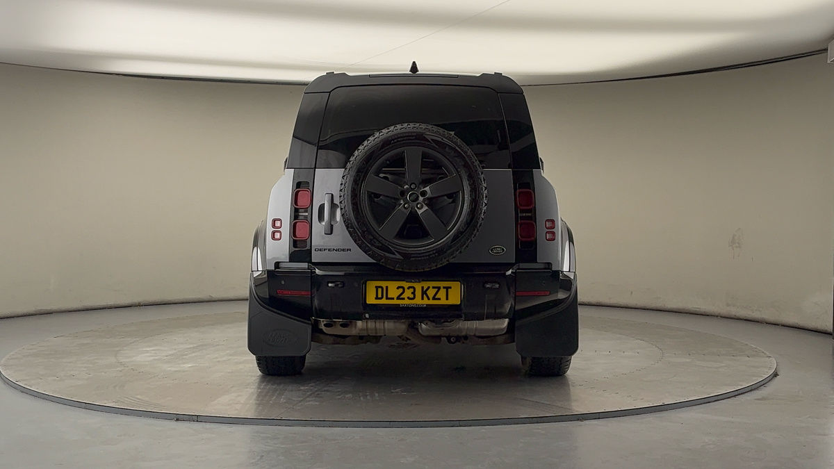 Land Rover Defender 110 Image 4