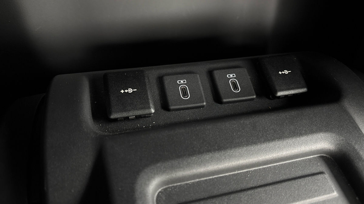 Land Rover Defender 90 Image 27