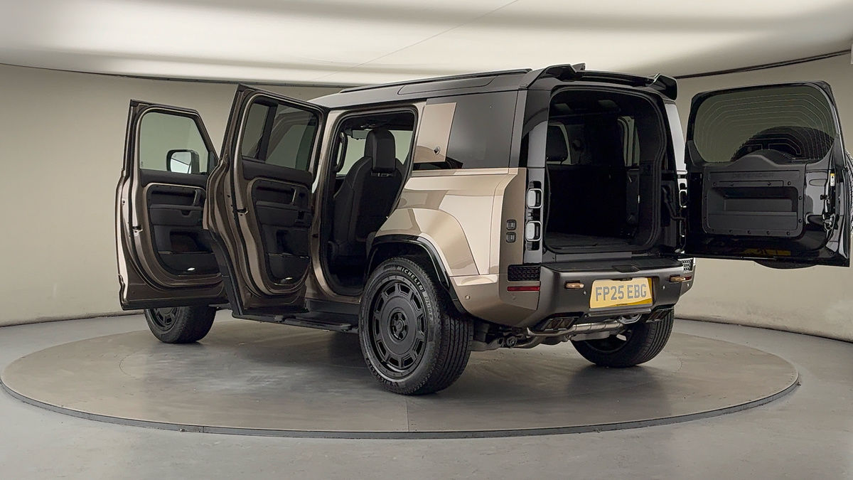 More views of Land Rover Defender 110