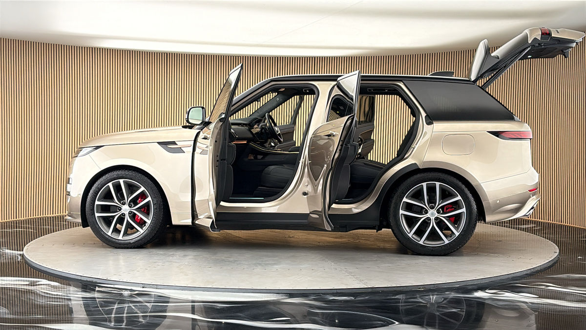 More views of Land Rover Range Rover Sport