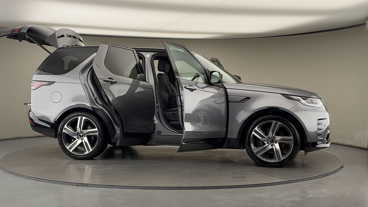 More views of Land Rover Discovery