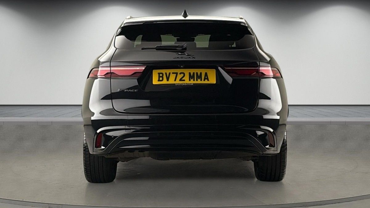 Jaguar F-PACE Image 4