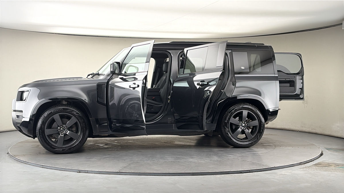 More views of Land Rover Defender 110