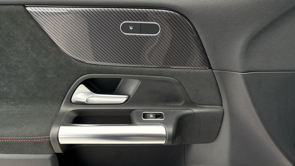 Mercedes-Benz GLA Image 19