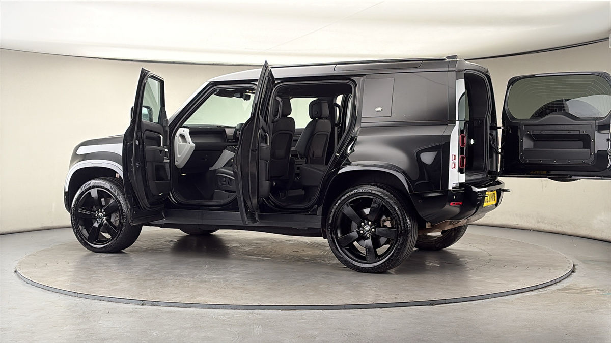 More views of Land Rover Defender 110