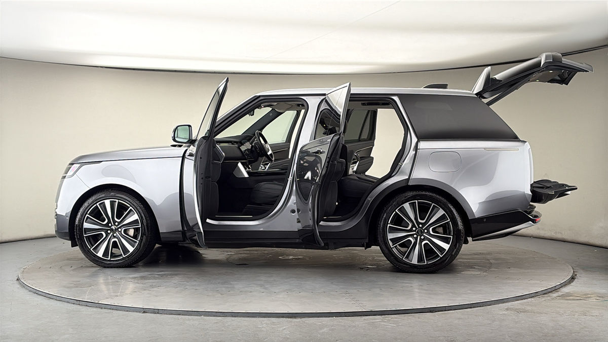 More views of Land Rover Range Rover