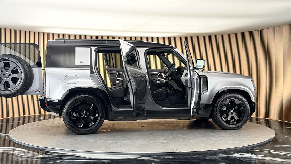 More views of Land Rover Defender 110
