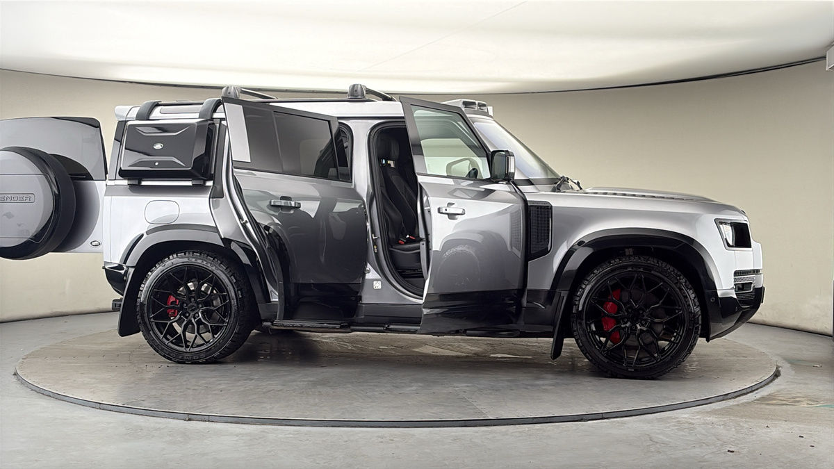 More views of Land Rover Defender 110