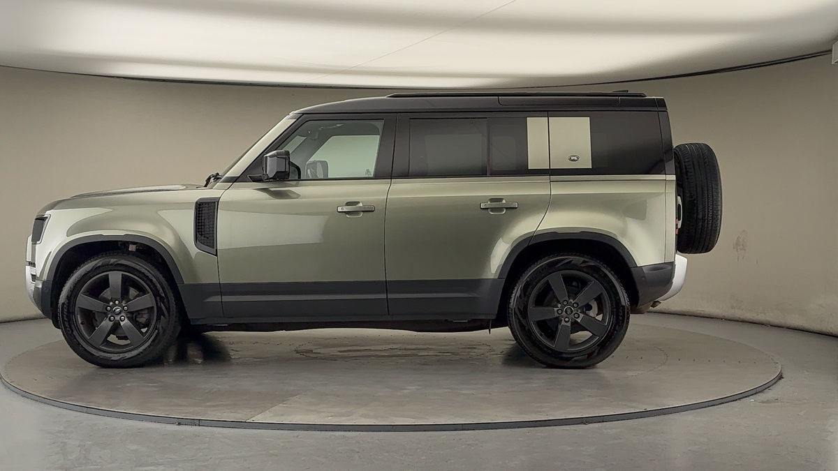 Land Rover Defender 110 Image 15