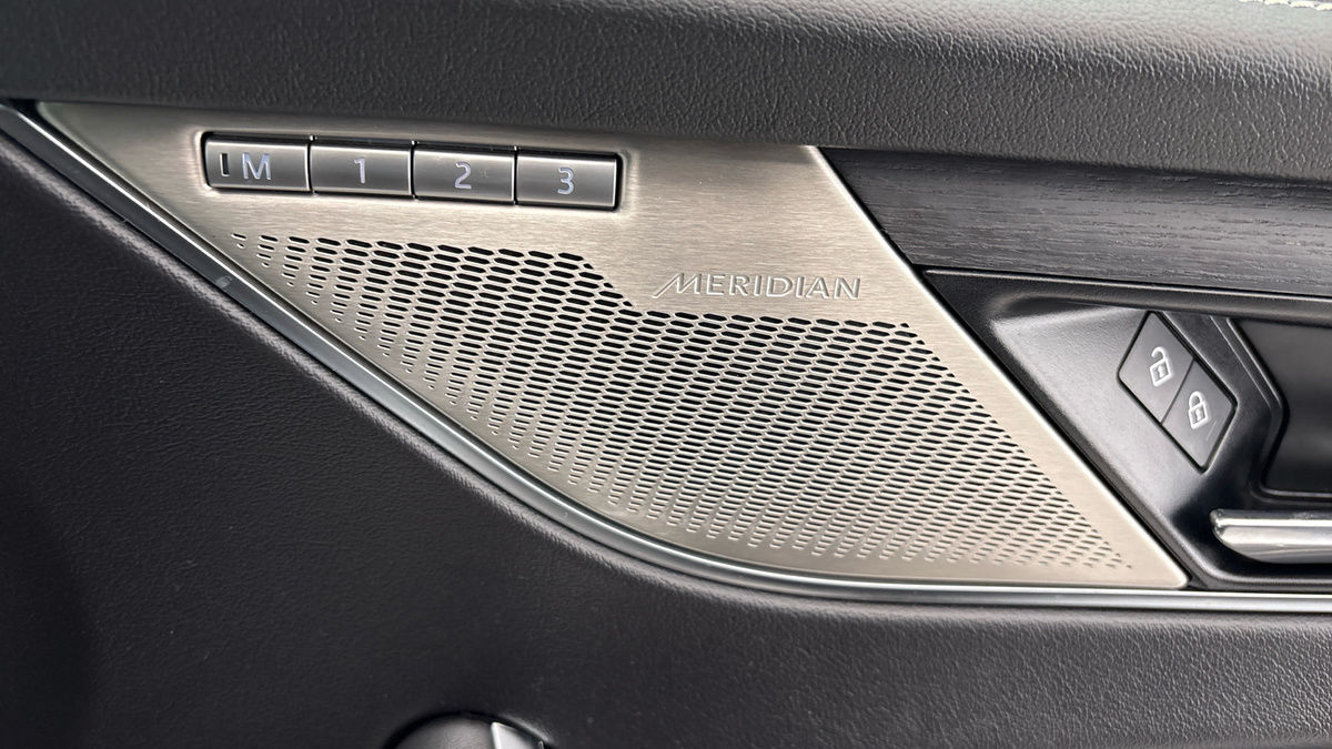 Jaguar F-PACE Image 27