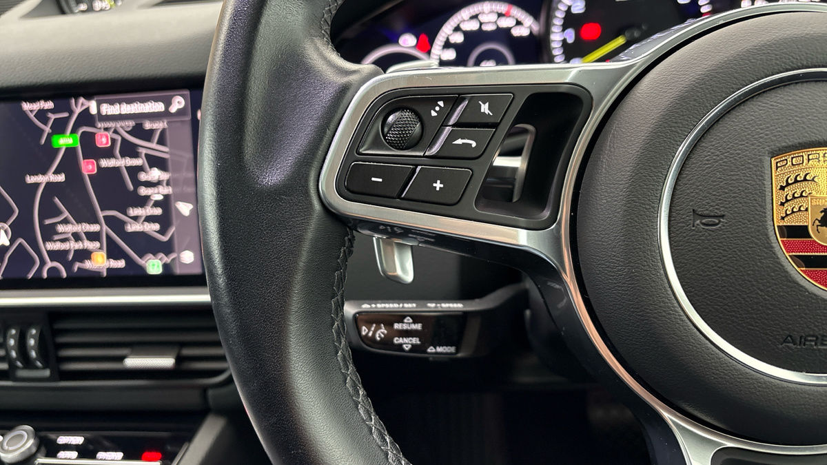 Porsche Cayenne Image 13
