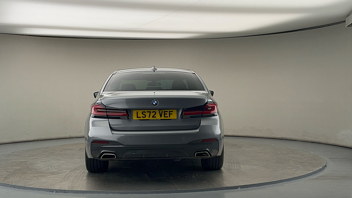 BMW 5 Series Image 4