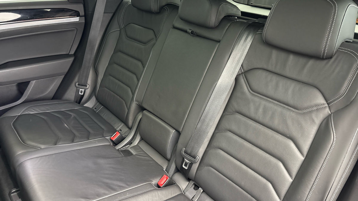 Volkswagen Touareg Image 8