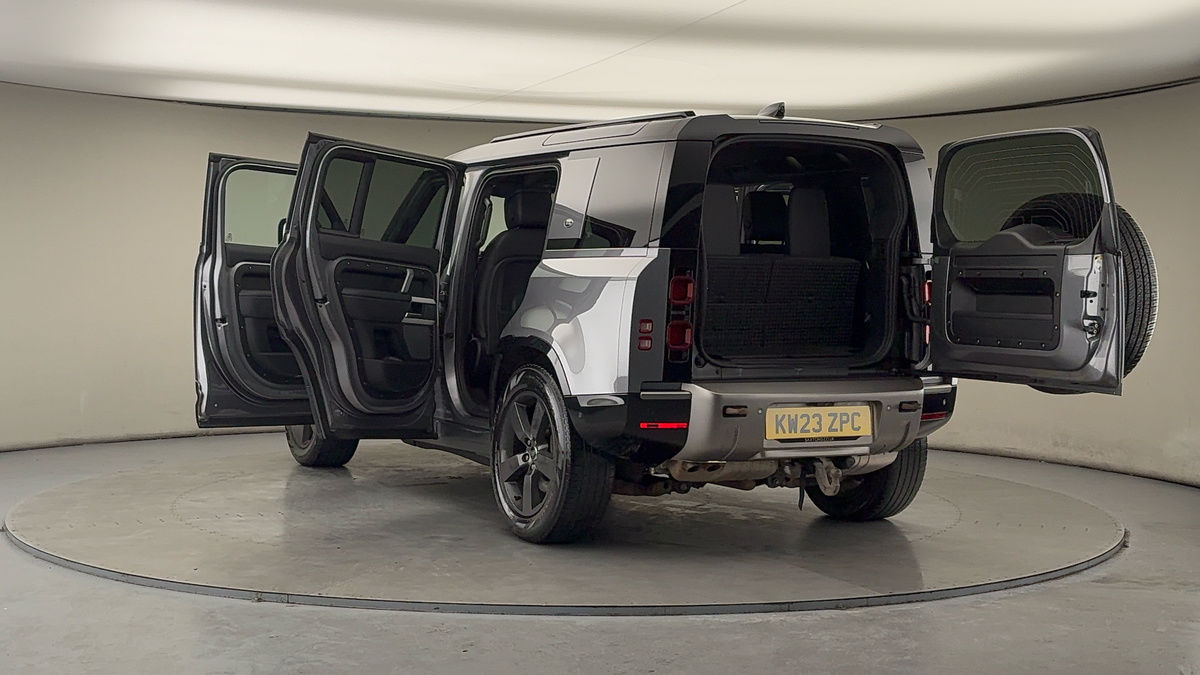 Land Rover Defender 110 Image 23