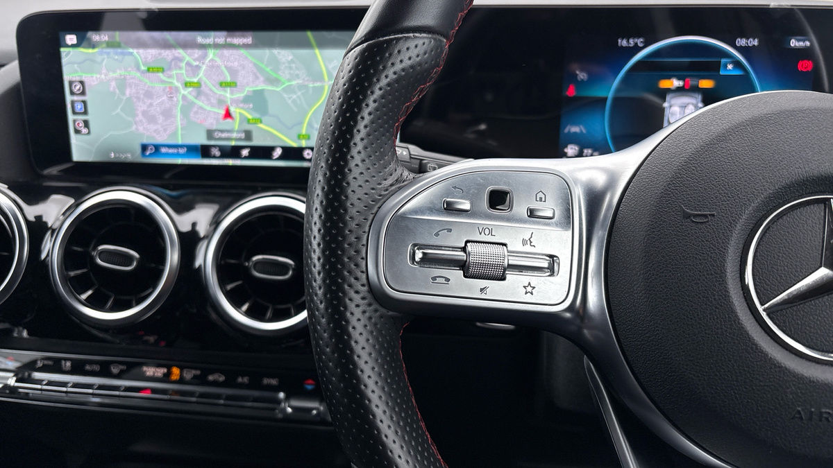 Mercedes-Benz GLA Image 13