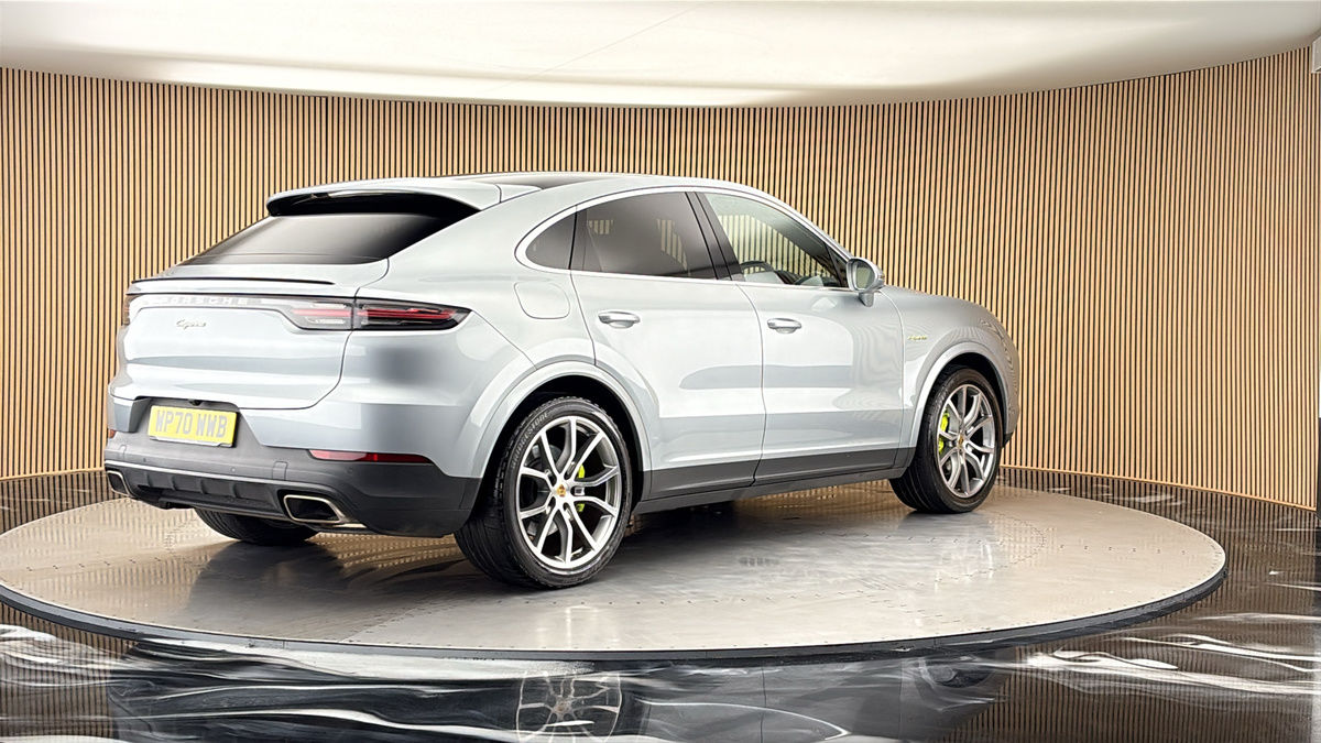 Porsche Cayenne Image 21