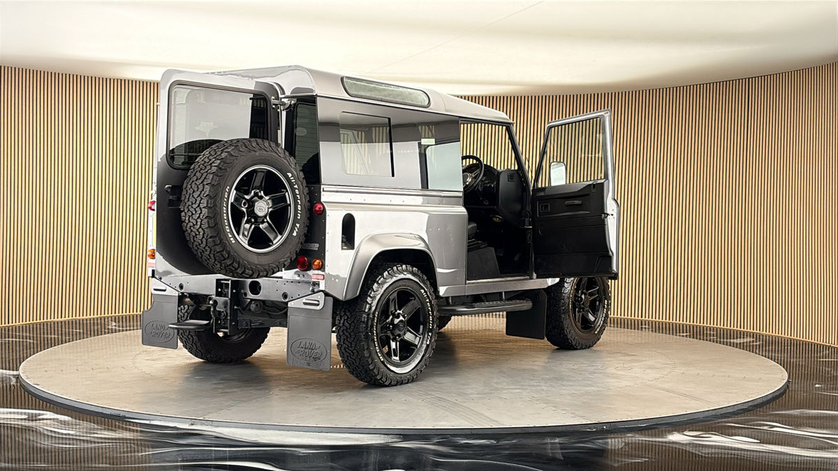 More views of Land Rover Defender 90