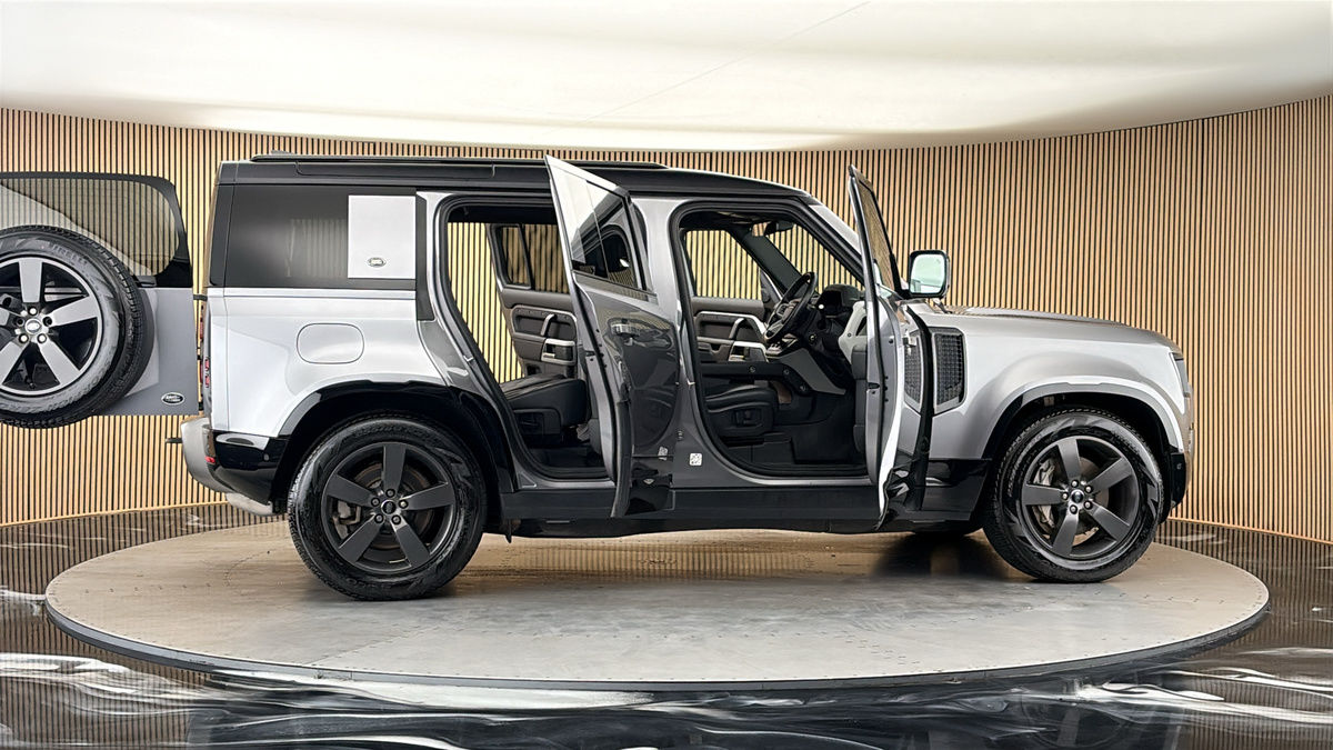 More views of Land Rover Defender 110