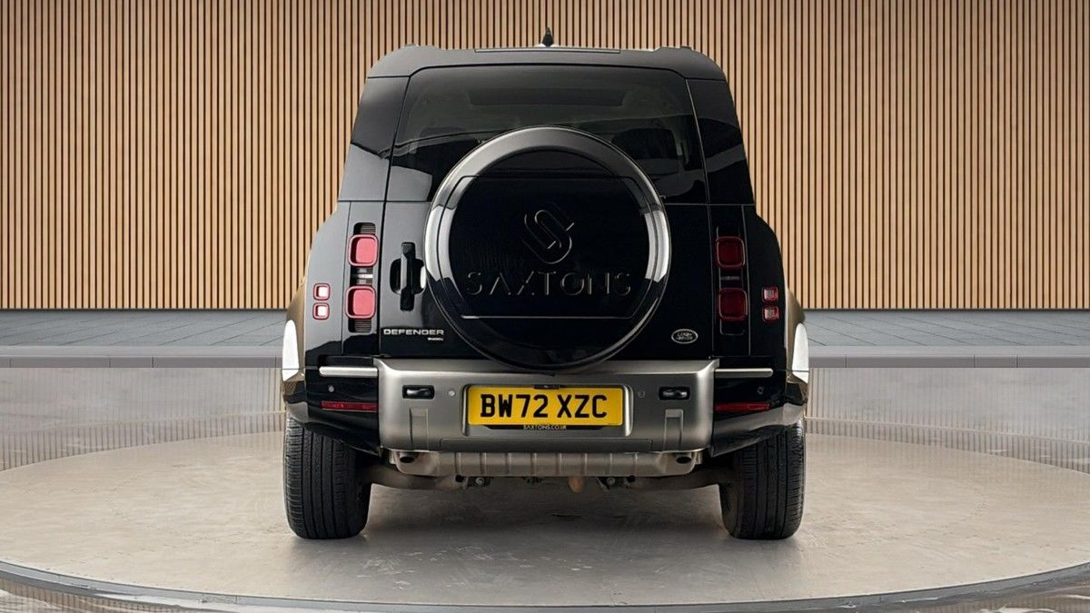 Land Rover Defender 110 Image 4