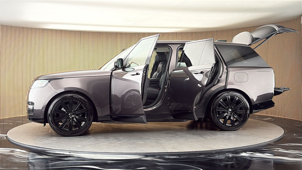 More views of Land Rover Range Rover