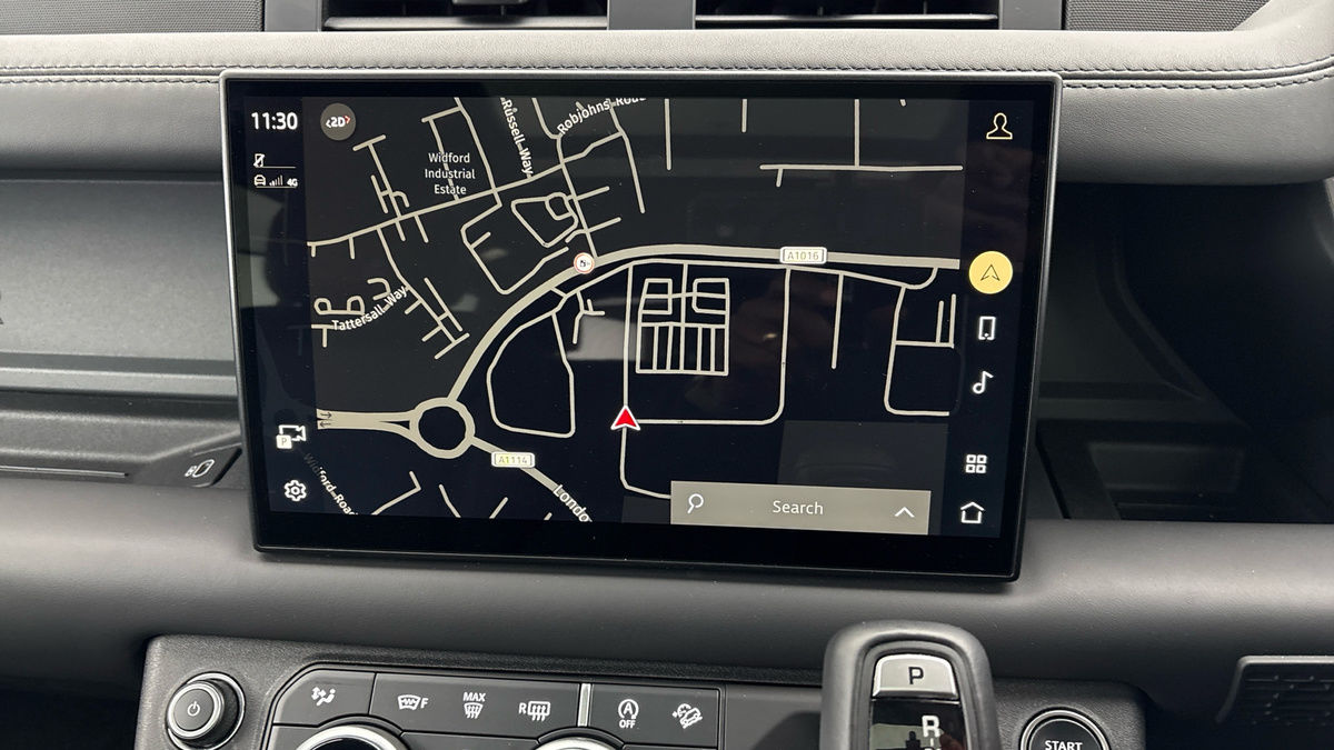 Land Rover Defender 110 Image 17