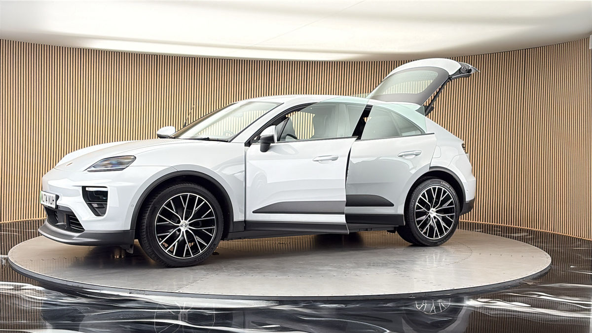 More views of Porsche Macan