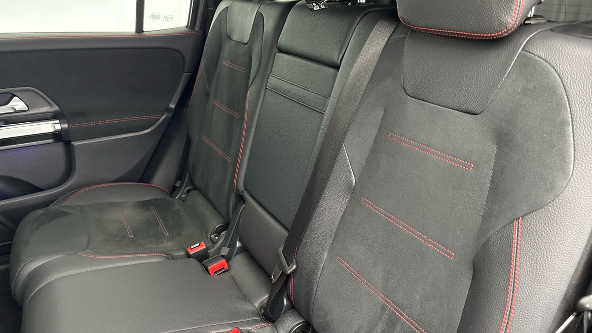 Mercedes-Benz GLB Image 8