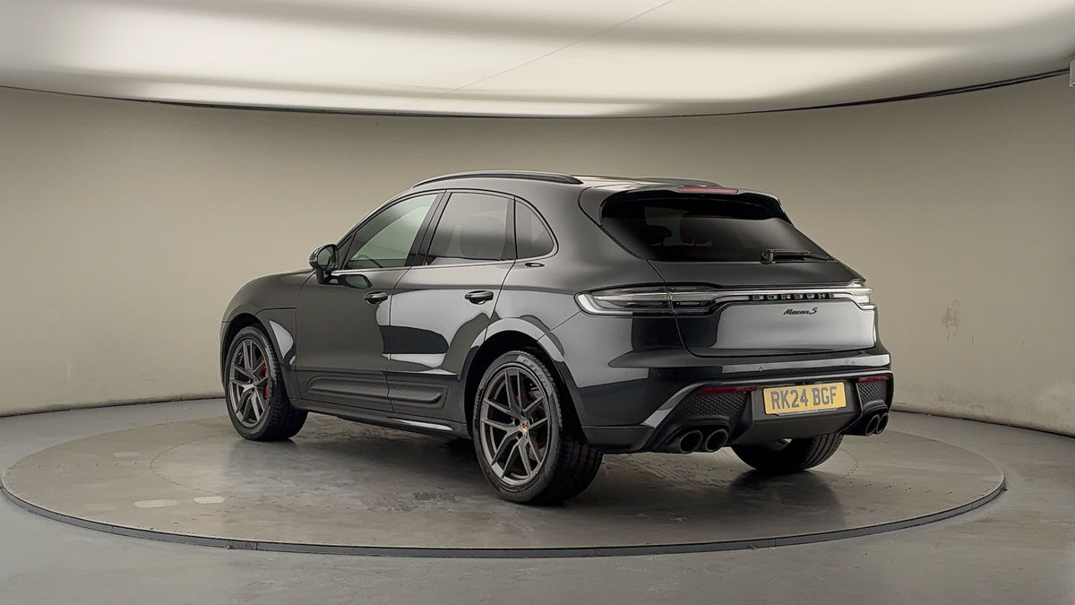 Porsche Macan Image 2