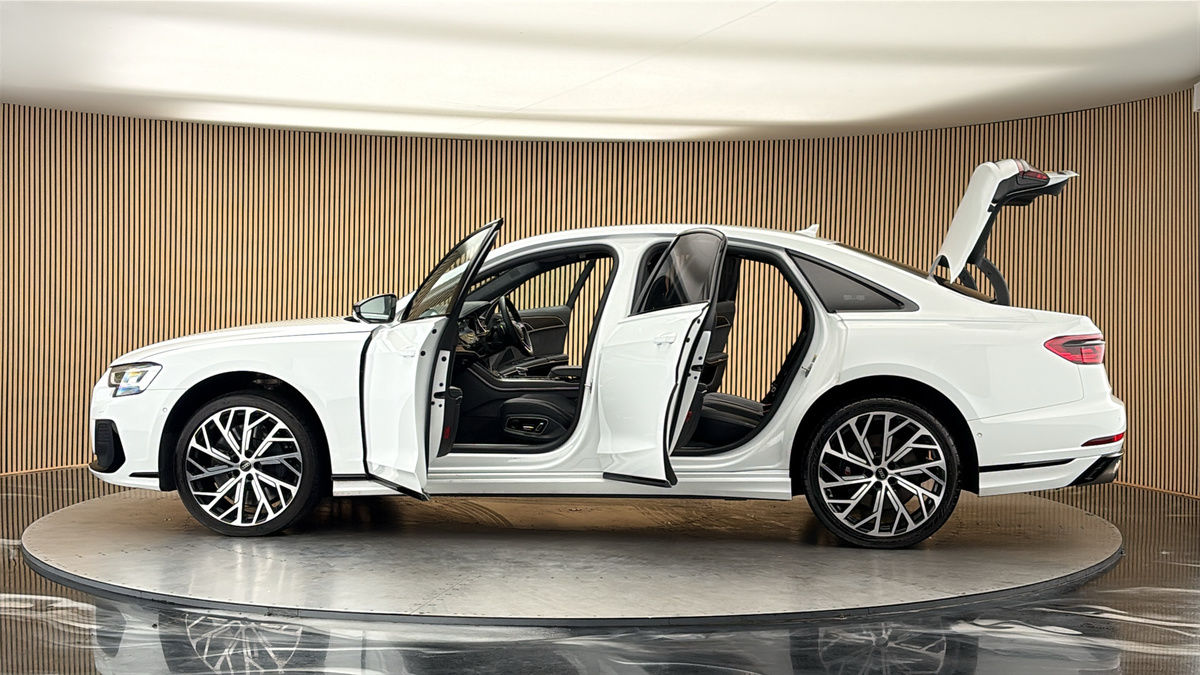 More views of Audi S8