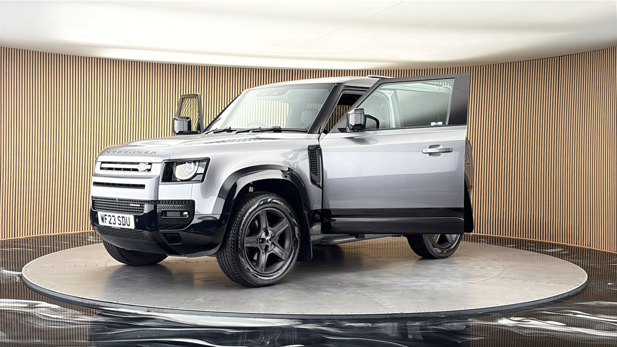Land Rover Defender 90 Image 22
