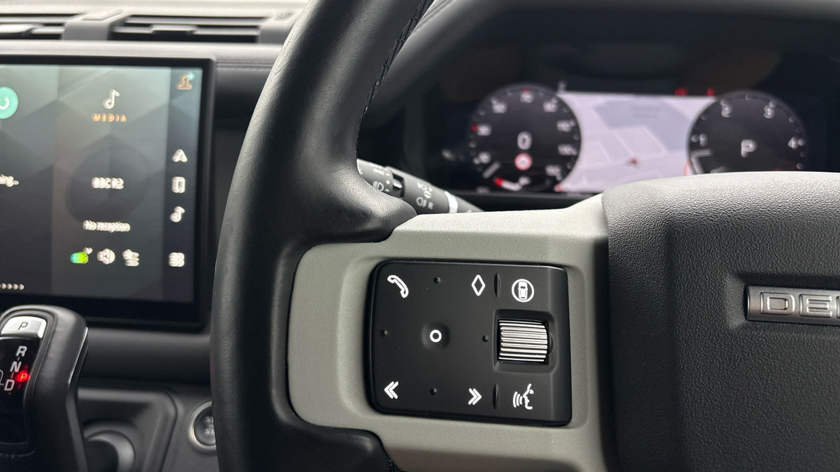 Land Rover Defender 90 Image 13