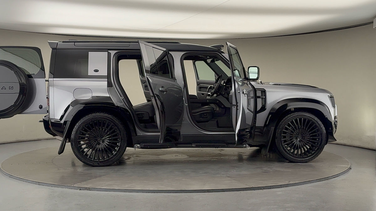 More views of Land Rover Defender 110