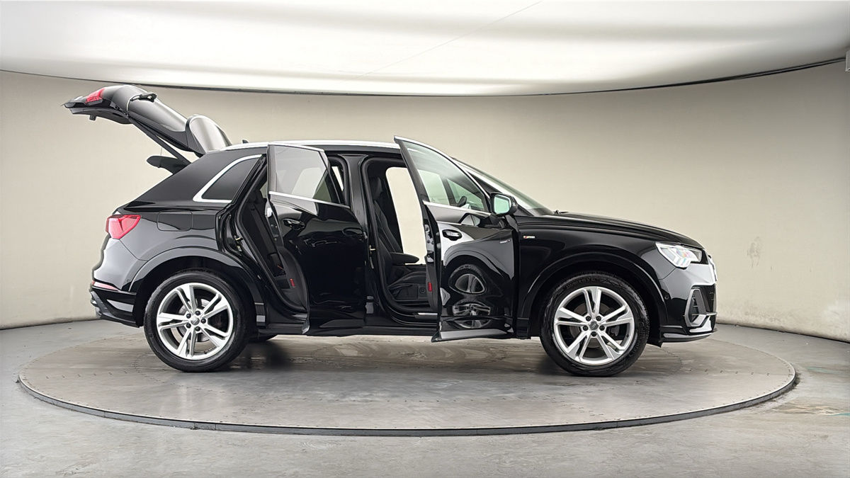 More views of Audi Q3