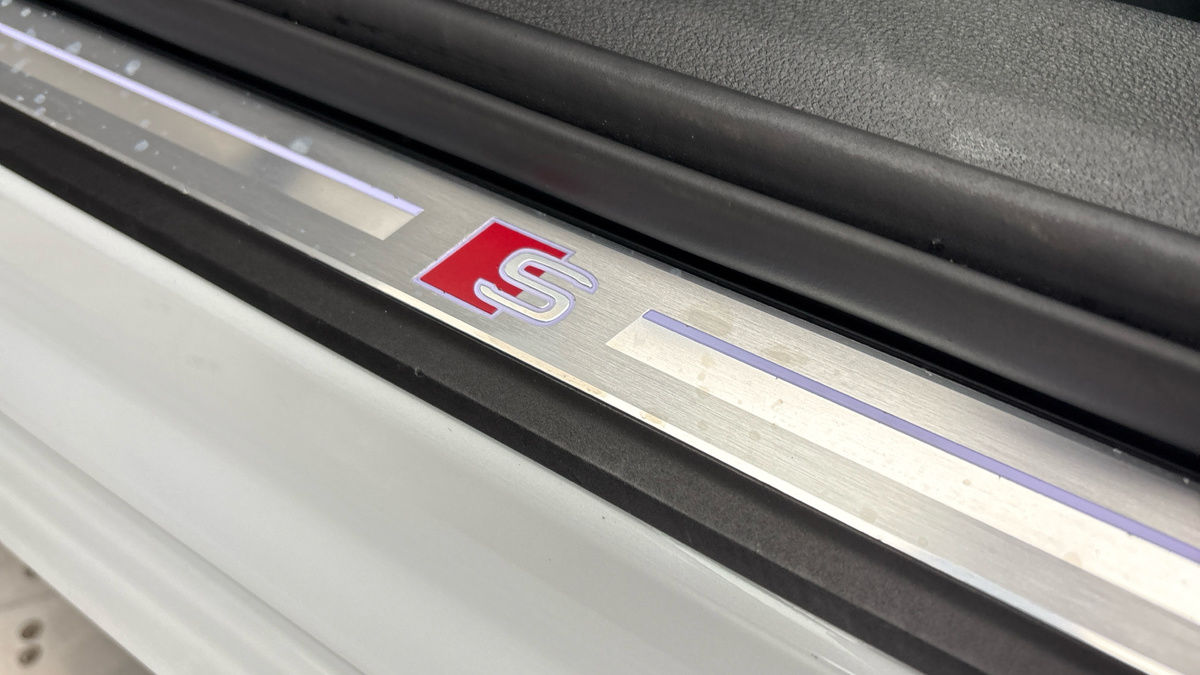 Audi A6 Saloon Image 6