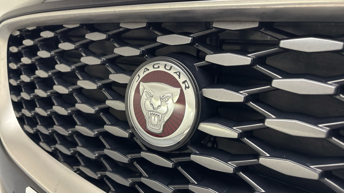 Jaguar E-PACE Image 24