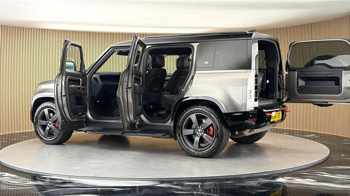 More views of Land Rover Defender 110