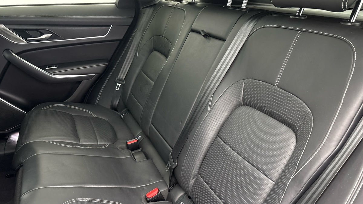 Jaguar F-PACE Image 8