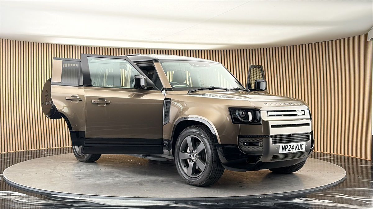 More views of Land Rover Defender 110