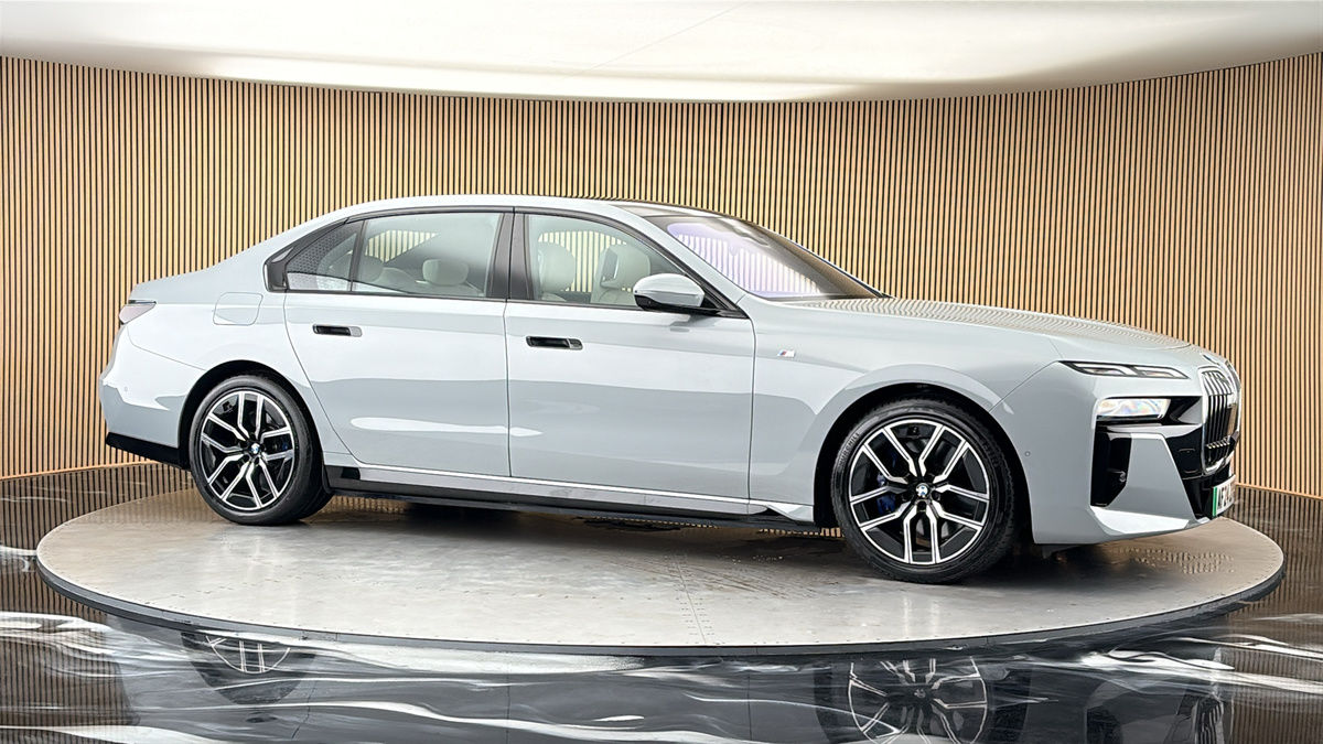 More views of BMW i7